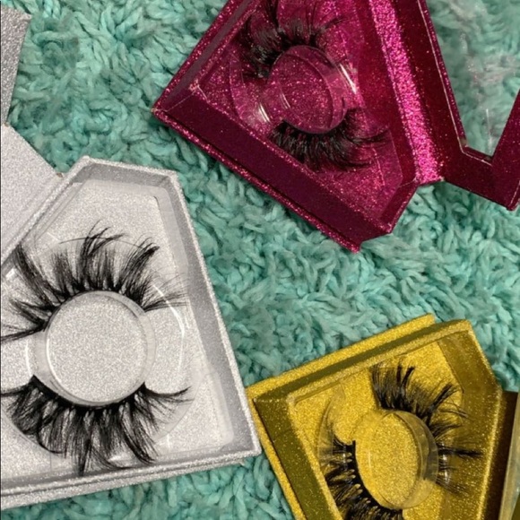 25MM Lashes 😍 - Picture 3 of 5